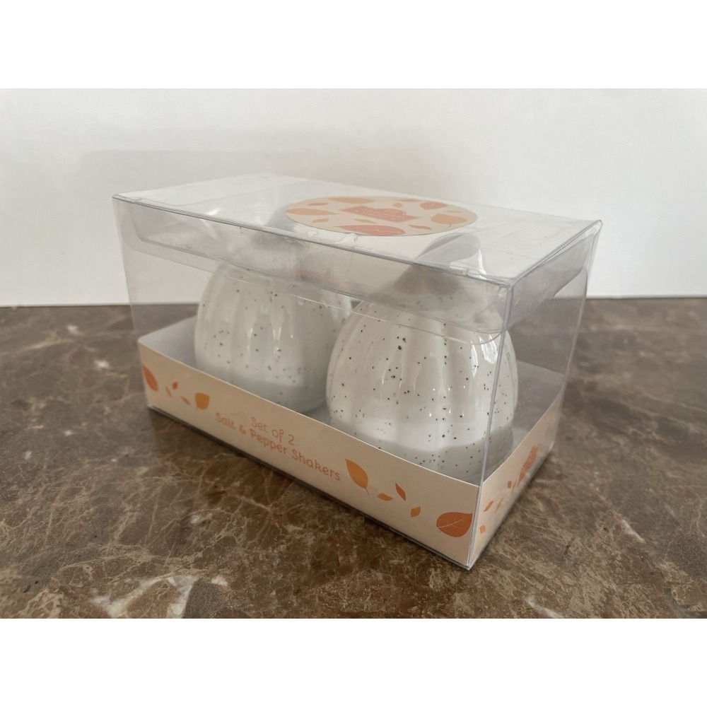 (2) 10 Strawberry Street Ceramic Pumpkin Salt and Pepper Shaker Set Thanking NEW
